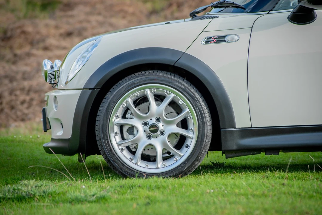 2005 Mini Mini Cooper S 1st Gen - Image 11 of 30