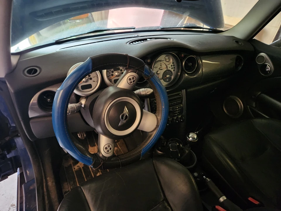 2005 Mini Mini Cooper S 1st Gen - Image 6 of 8