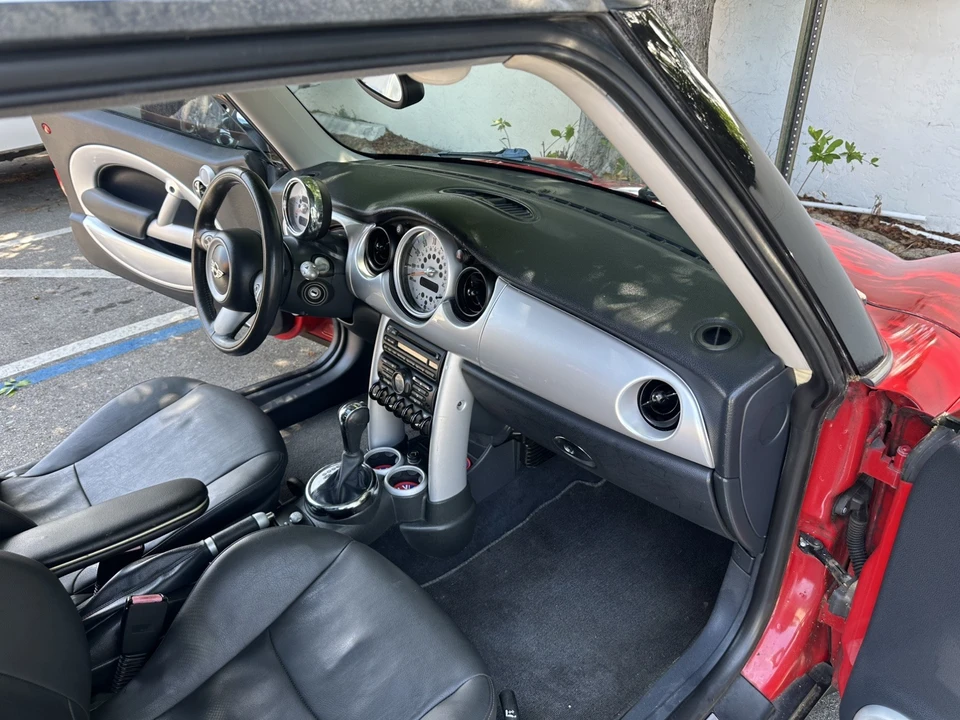2005 Mini Mini 1st Gen - Image 18 of 30