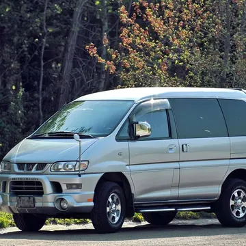 2005 Mitsubishi DELICA