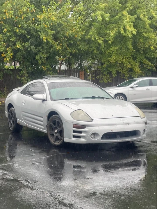 2005 Mitsubishi Eclipse 3rd Gen - Image 2 of 3