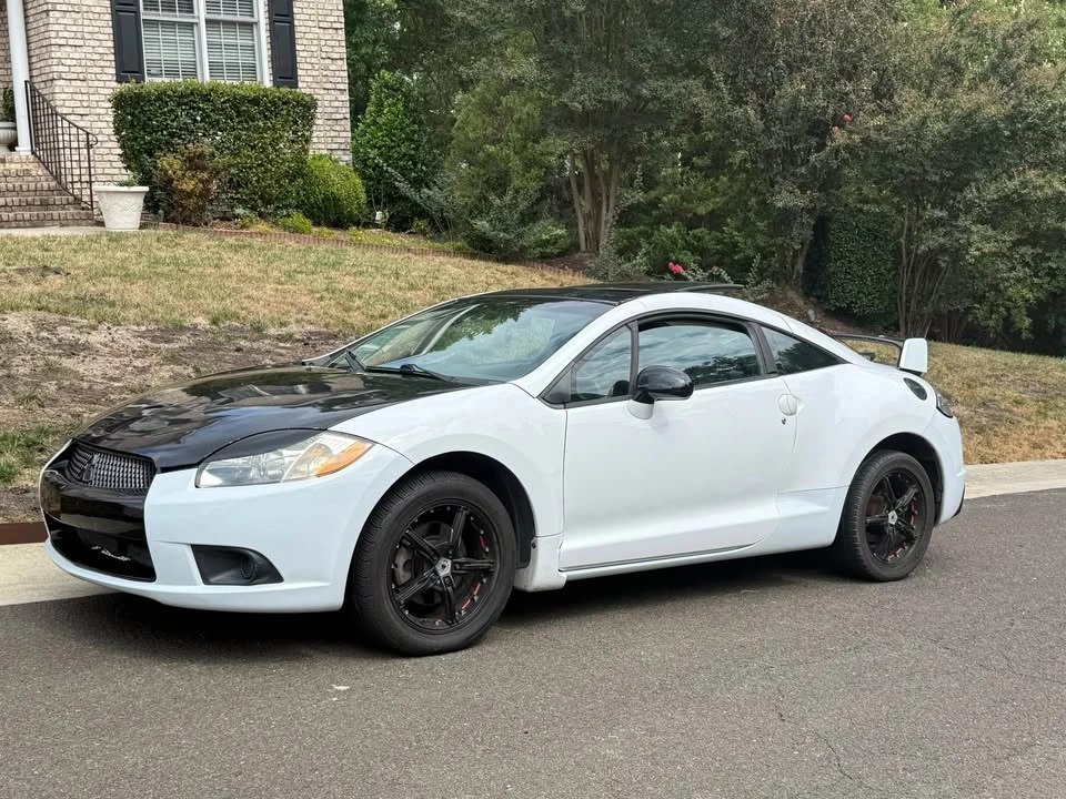 2005 Mitsubishi Eclipse 3rd Gen - Image 2 of 3