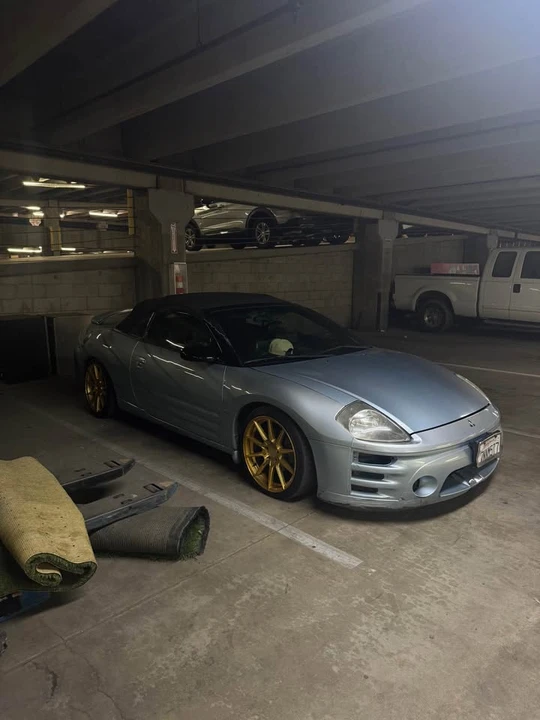2005 Mitsubishi Eclipse 3rd Gen - Image 2 of 3