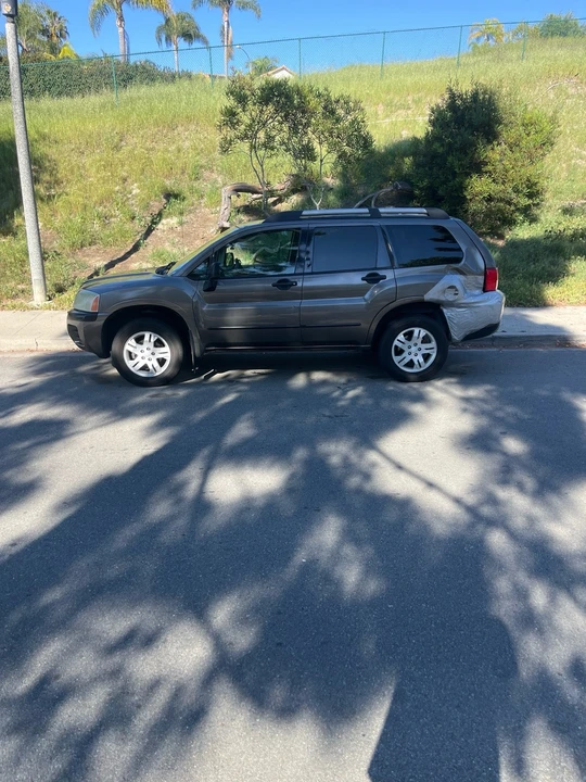 2005 Mitsubishi Endeavor - Image 2 of 21
