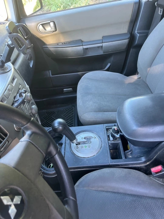 2005 Mitsubishi Endeavor - Image 6 of 21