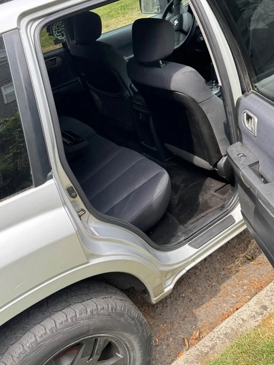 2005 Mitsubishi Endeavor - Image 12 of 15