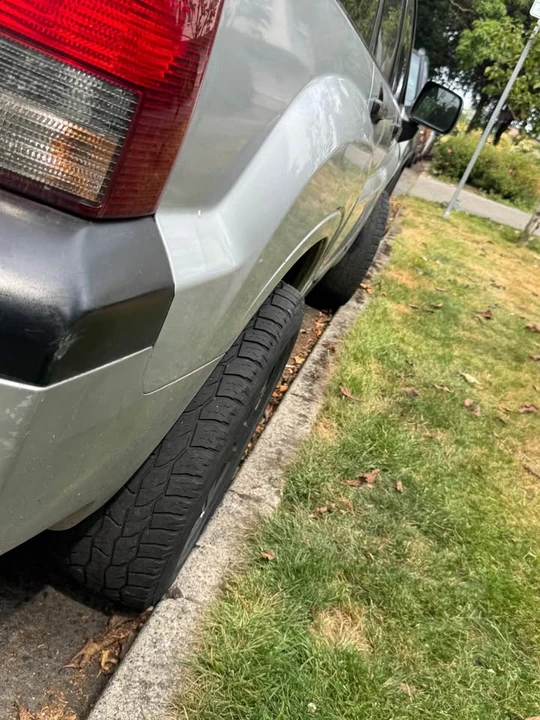 2005 Mitsubishi Endeavor - Image 9 of 15