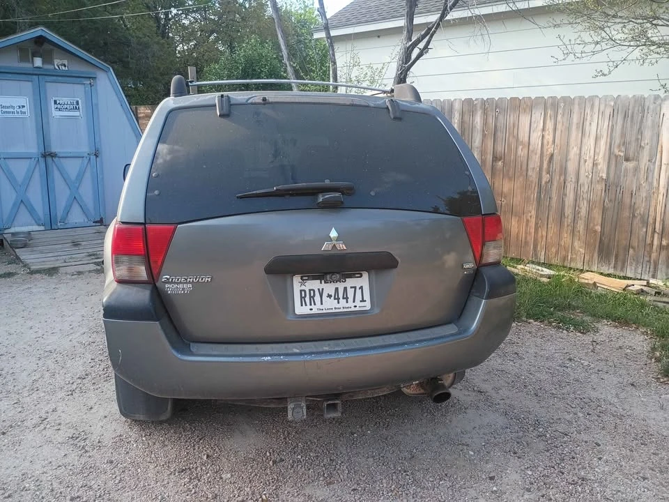 2005 Mitsubishi Endeavor - Image 4 of 6
