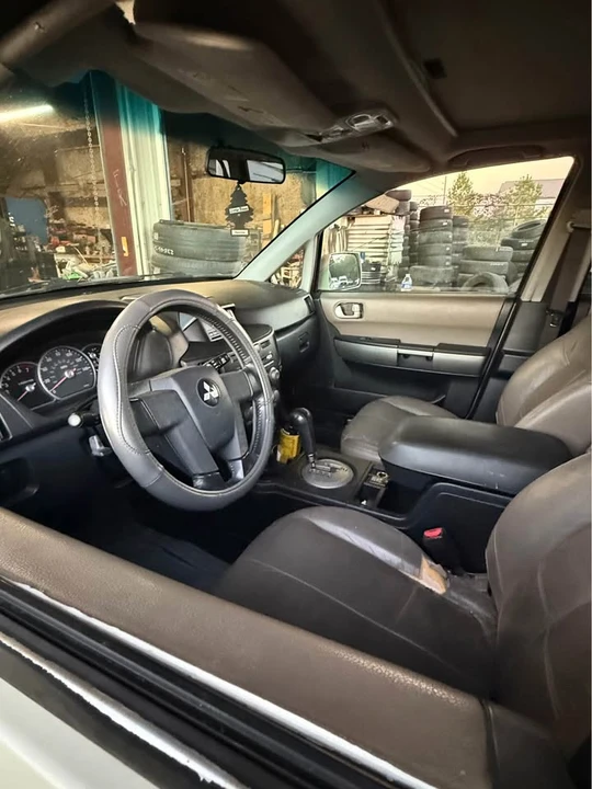 2005 Mitsubishi Endeavor - Image 3 of 5
