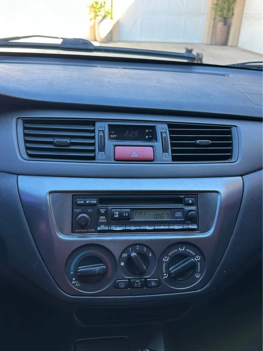 2005 Mitsubishi Lancer - Image 12 of 13
