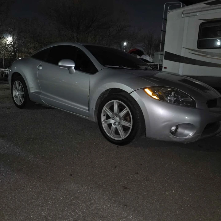 2005 Mitsubishi Eclipse 3rd Gen - Image 2 of 3