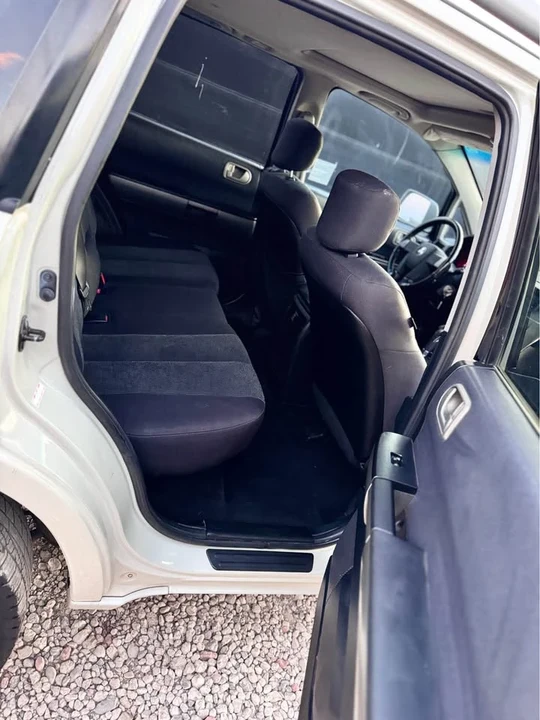 2005 Mitsubishi Endeavor - Image 9 of 14