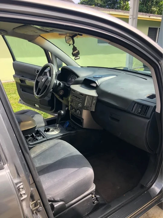2005 Mitsubishi Endeavor - Image 7 of 9