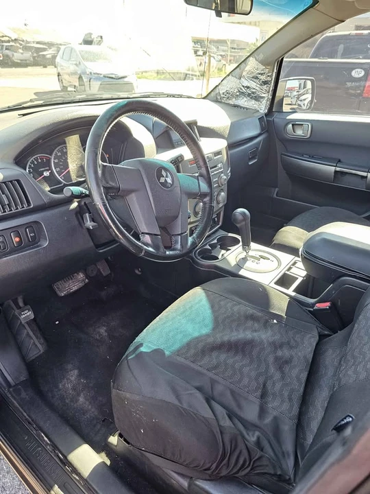 2005 Mitsubishi Endeavor - Image 6 of 10