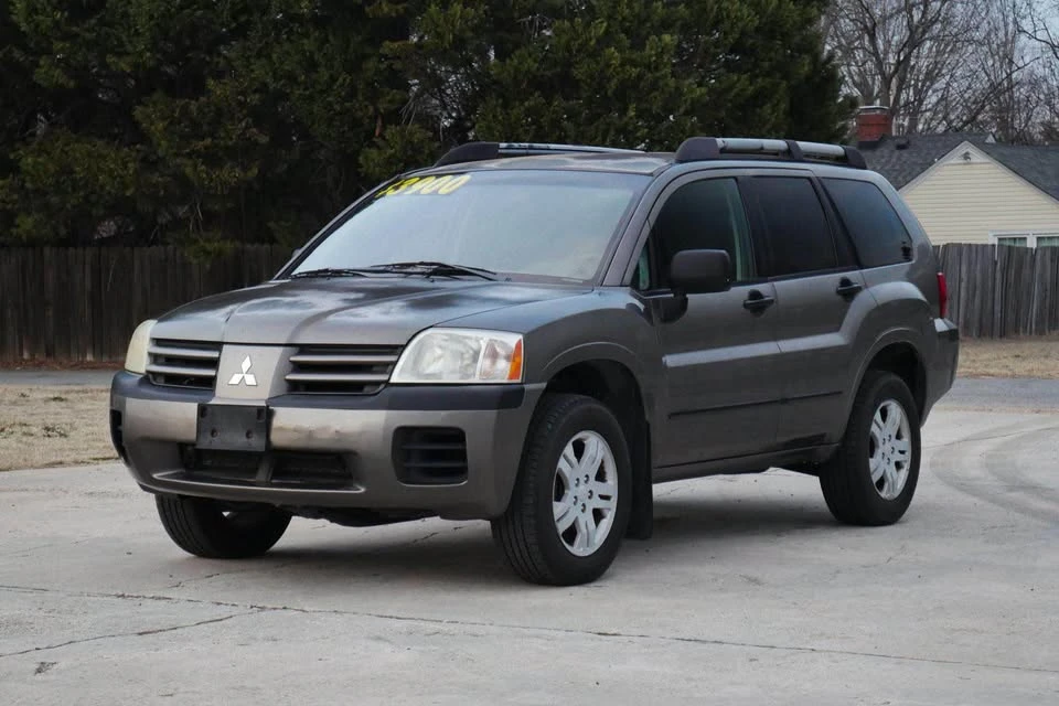 2005 Mitsubishi Endeavor - Image 2 of 17
