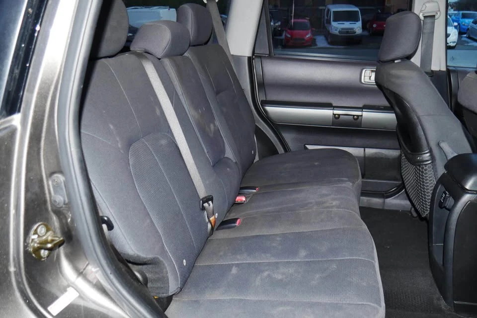 2005 Mitsubishi Endeavor - Image 12 of 17