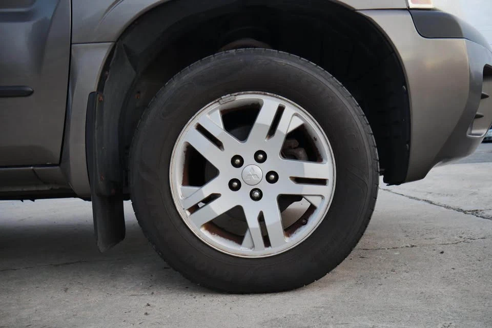 2005 Mitsubishi Endeavor - Image 17 of 17