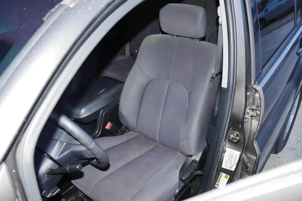 2005 Mitsubishi Endeavor - Image 9 of 17