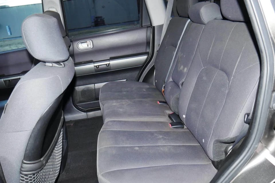 2005 Mitsubishi Endeavor - Image 10 of 17