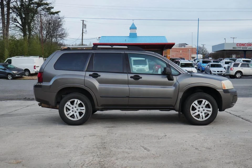 2005 Mitsubishi Endeavor - Image 6 of 17