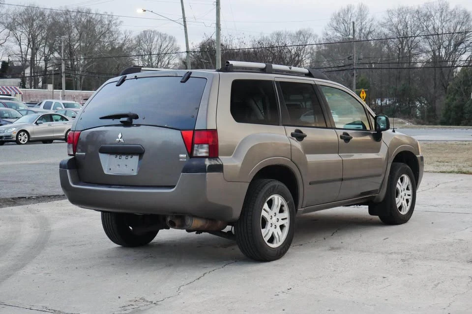 2005 Mitsubishi Endeavor - Image 4 of 17