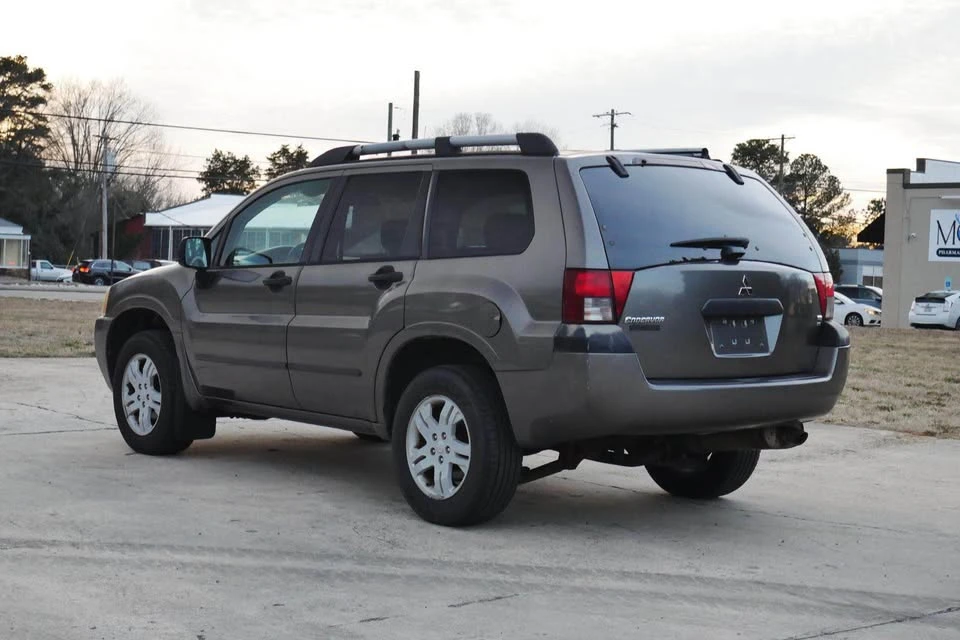 2005 Mitsubishi Endeavor - Image 3 of 17