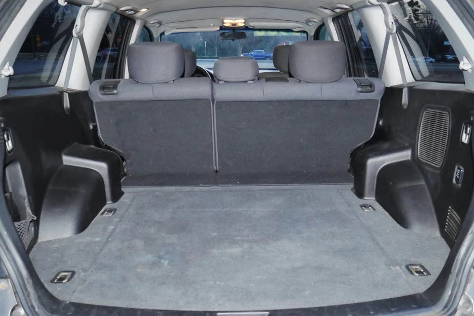 2005 Mitsubishi Endeavor - Image 16 of 17