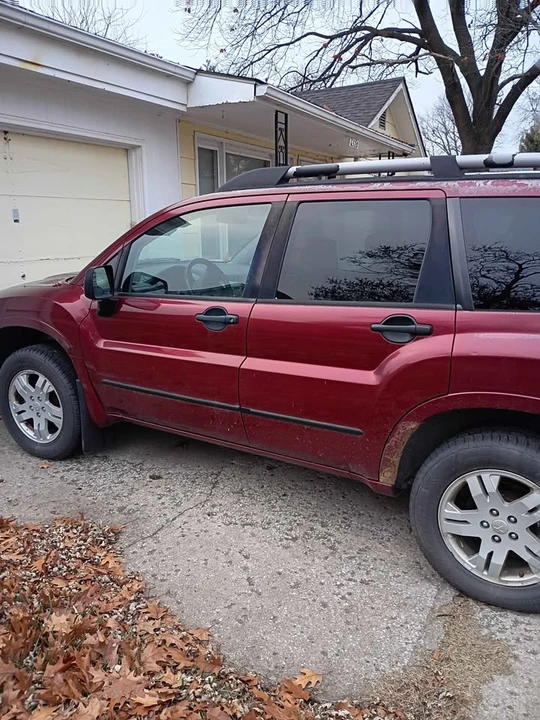 2005 Mitsubishi Endeavor - Image 3 of 4