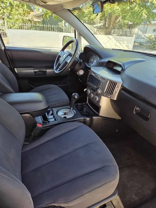 2005 Mitsubishi Endeavor - Image 7 of 10