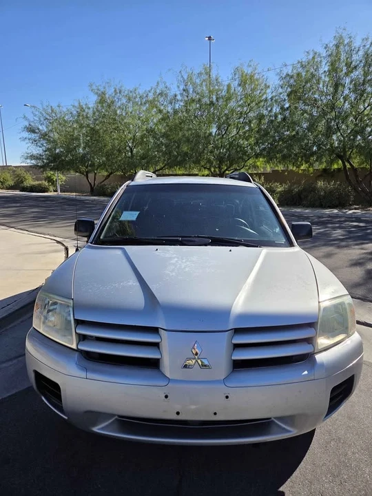 2005 Mitsubishi Endeavor - Image 2 of 10