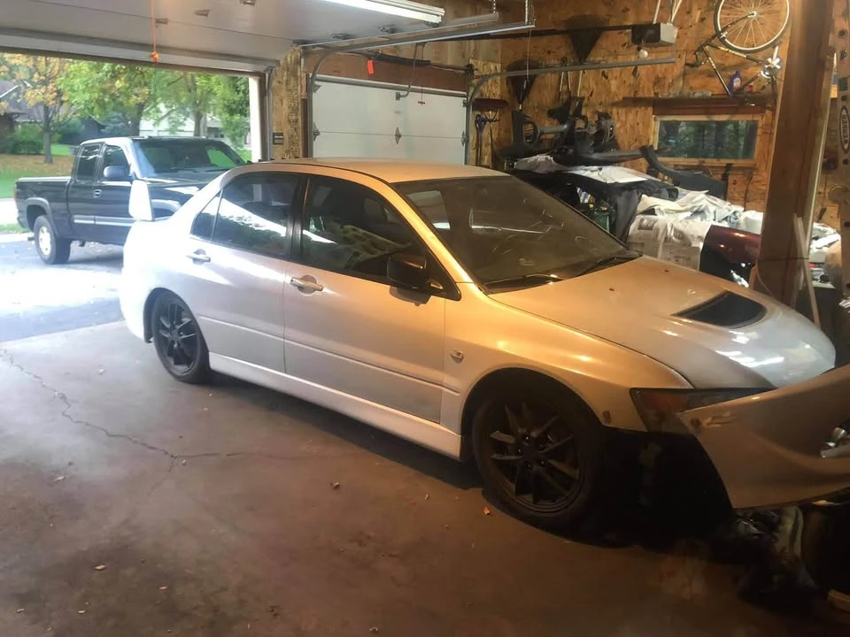 2005 Mitsubishi Lancer - Image 2 of 2