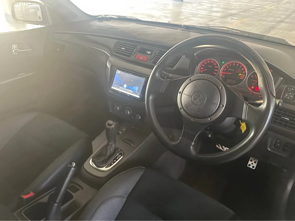 2005 Mitsubishi Lancer - Image 10 of 14