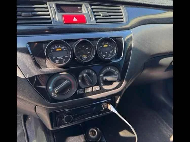 2005 Mitsubishi Lancer - Image 8 of 13