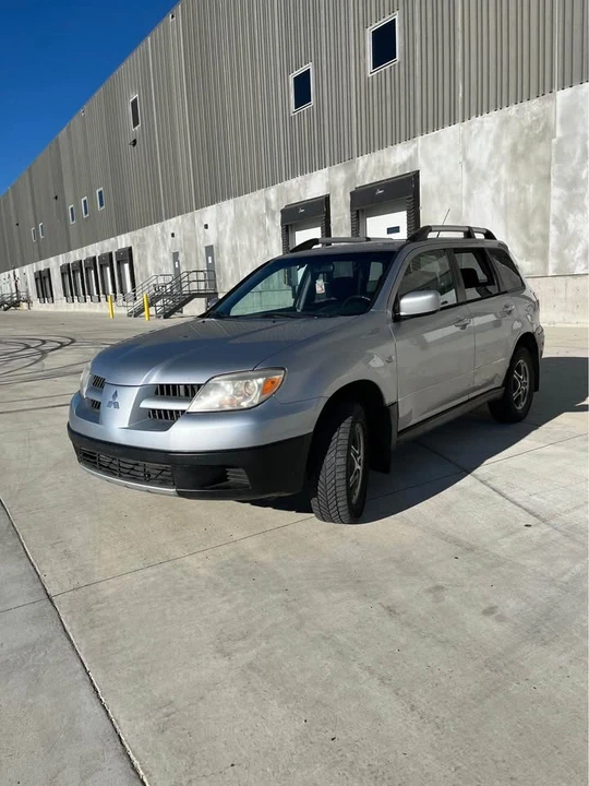 2005 Mitsubishi Outlander - Image 9 of 9