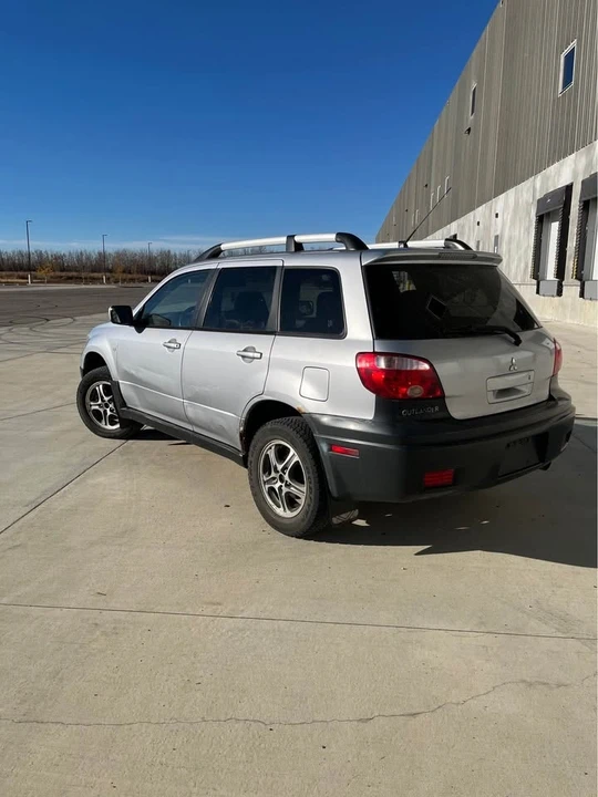 2005 Mitsubishi Outlander - Image 3 of 9
