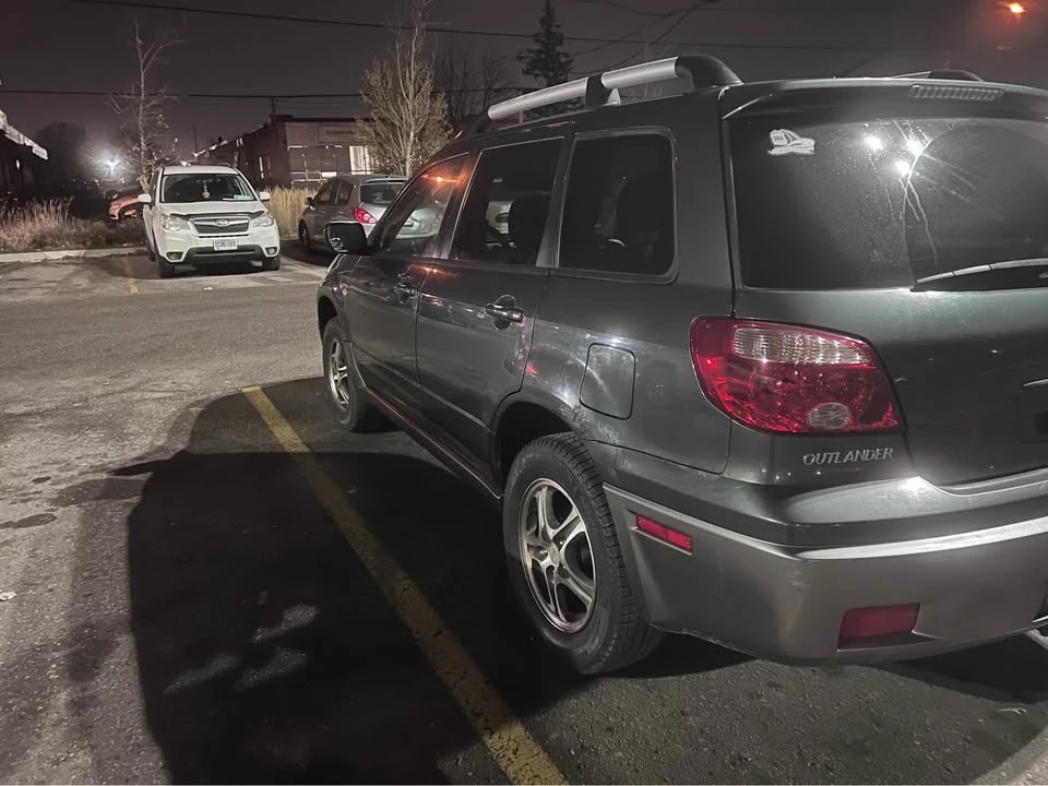 2005 Mitsubishi Outlander - Image 4 of 8