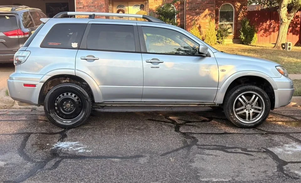 2005 Mitsubishi Outlander - Image 3 of 5