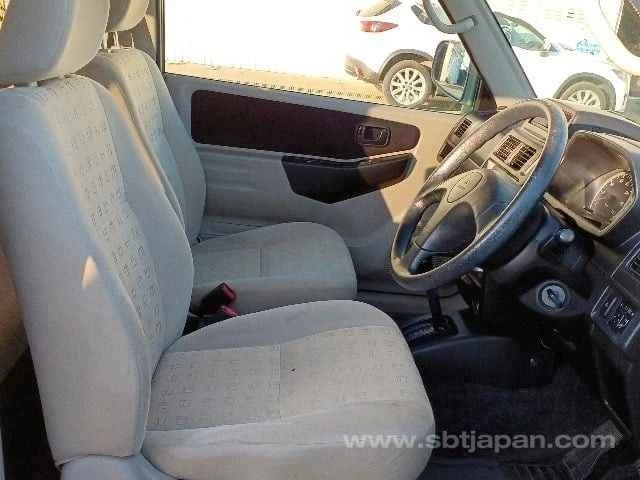 2005 Mitsubishi Pajero/Montero - Image 6 of 9
