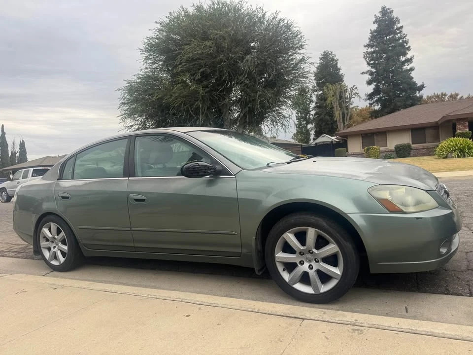 2005 Nissan Altima 3rd Gen - Image 2 of 9