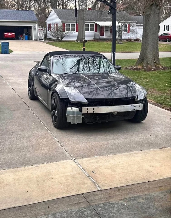2005 Nissan Z - Image 2 of 2