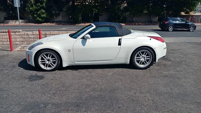 2005 Nissan 350Z Enthusiast Roadster 2D