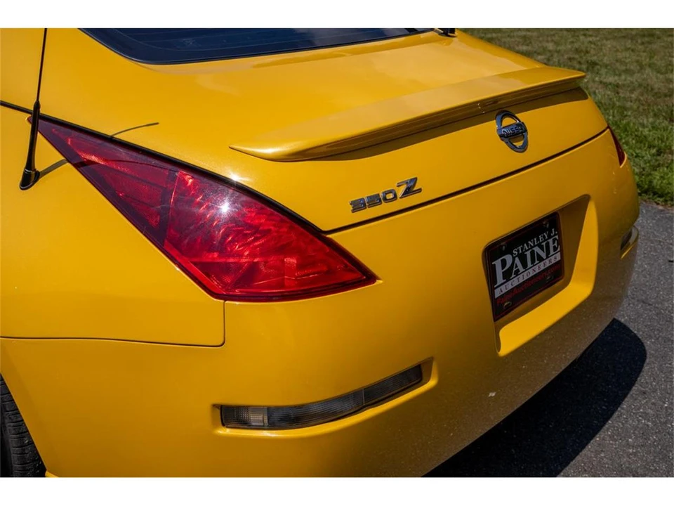 2005 Nissan 350Z 5th Gen - Image 11 of 31
