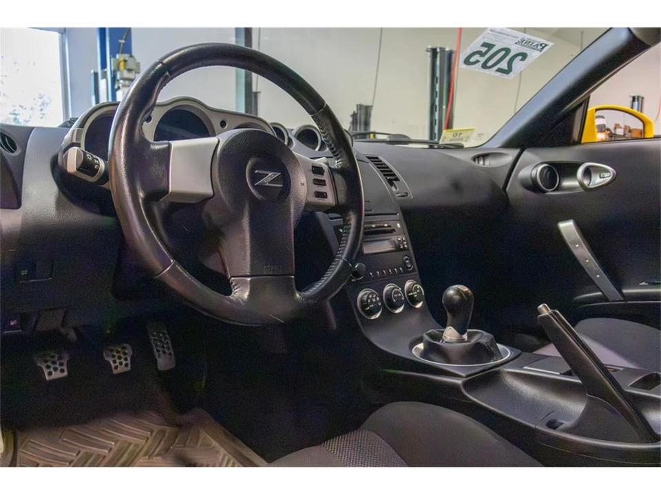 2005 Nissan 350Z 5th Gen - Image 26 of 31
