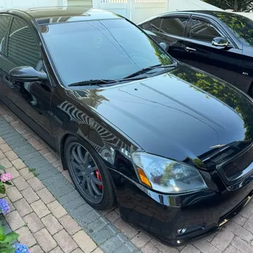 2005 Nissan Altima 3.5 SE-R Sedan 4D