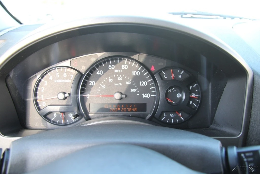 2005 Nissan Armada - Image 17 of 21