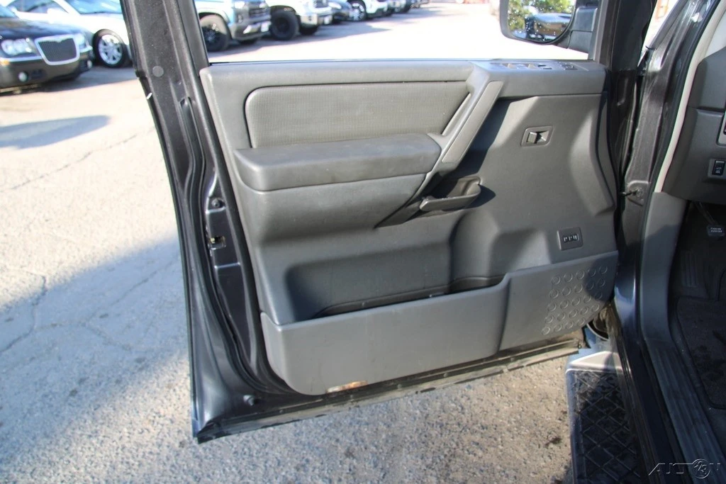 2005 Nissan Armada - Image 14 of 21