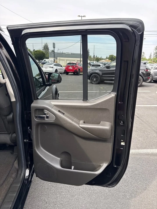 2005 Nissan Frontier 2nd Gen - Image 13 of 18