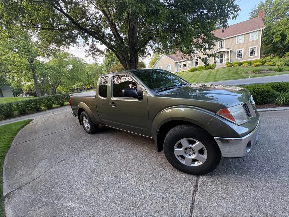 2005 Nissan Frontier 2nd Gen - Image 2 of 5