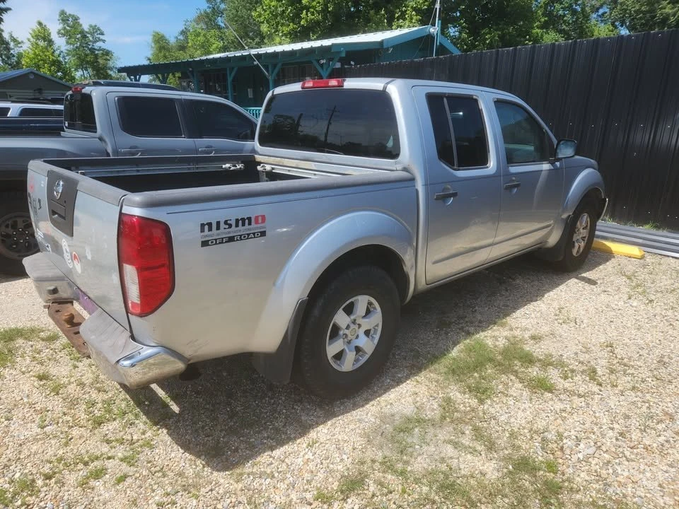 2005 Nissan Frontier 2nd Gen - Image 2 of 11