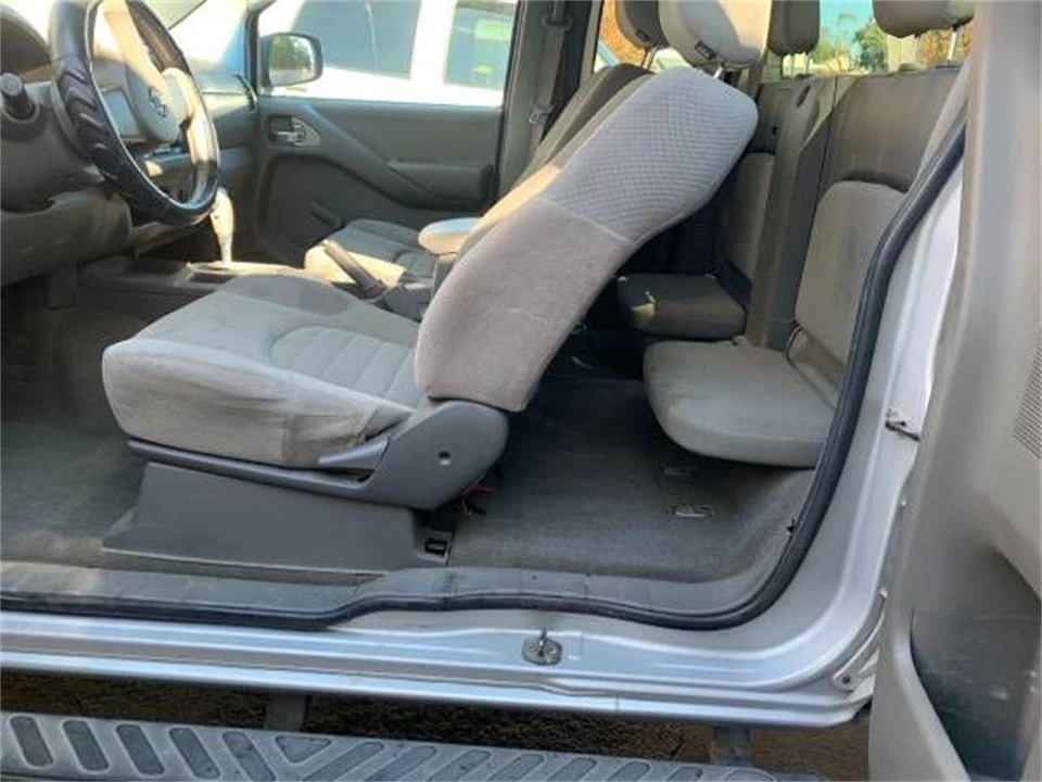 2005 Nissan Frontier 2nd Gen - Image 4 of 5